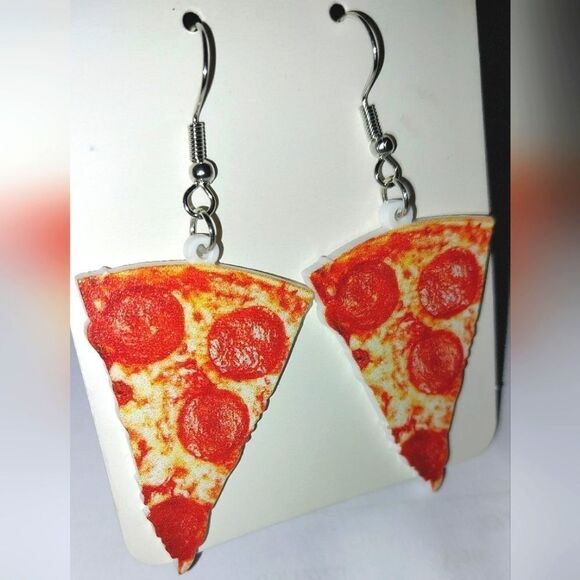 Super cute pepperoni pizza slice earrings - Picture 6 of 7